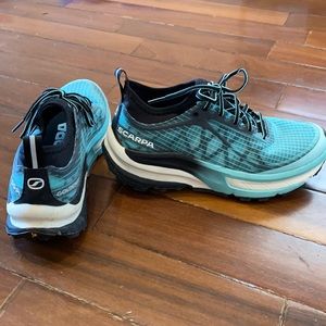Brand new SCARPA golden gate running shoes